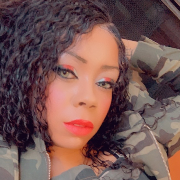 Meet your Posher, Robyn - Picture 1 of 1